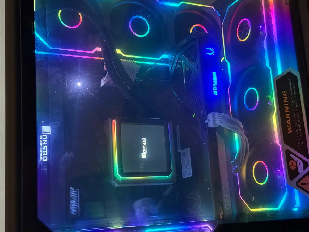 AMD R7 7800X3D｜RTX 5070｜32GB DDR5｜2TB M.2｜750W｜360水冷｜高階電競桌機