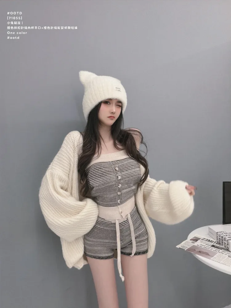 OOTD  [71055]  小兔萌漫｜撞色排扣針織內杯平口+撞色針織鬆緊綁帶短褲